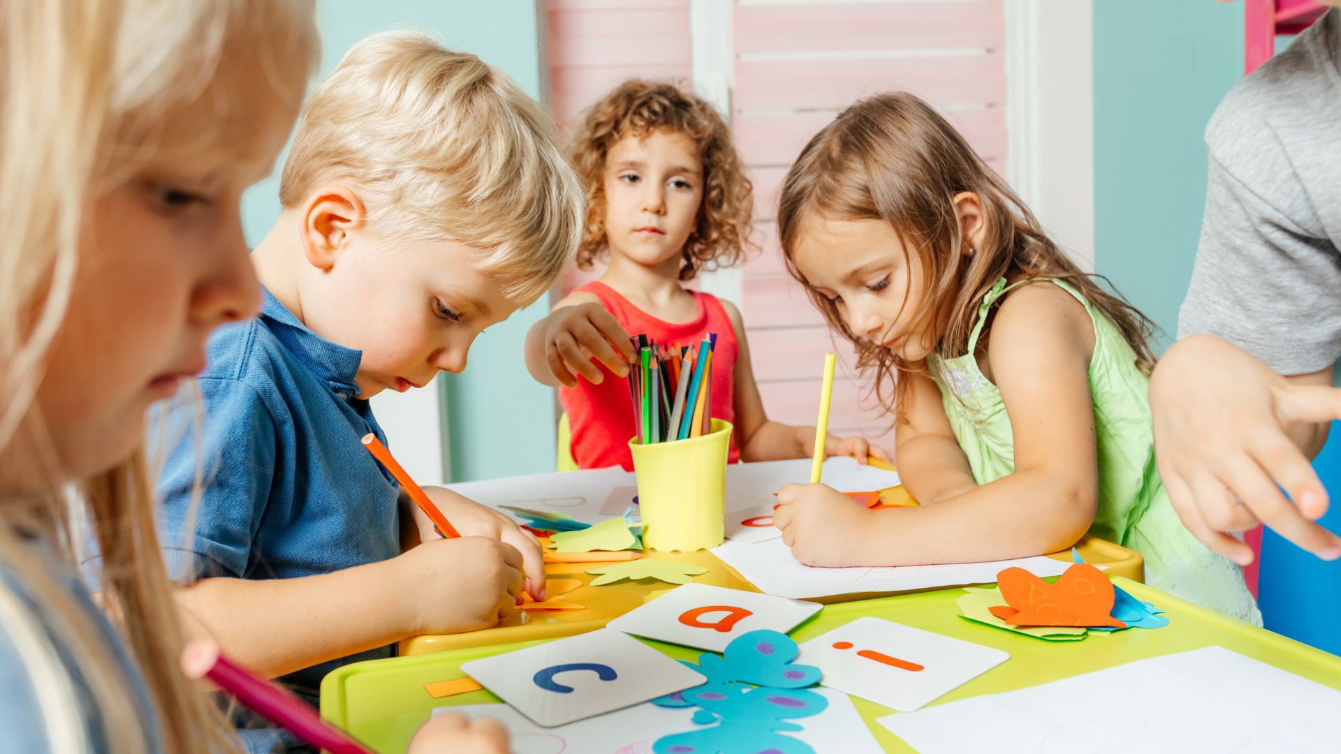 Método Europeu Revoluciona o Desenvolvimento Infantil Como Educadores Suíços Estão Melhorando a Coordenação Motora e o Equilíbrio Emocional das Crianças de Forma Divertida e Eficaz (1)